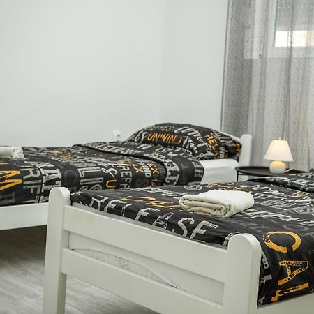 Studio Ada Mostar Luaran gambar