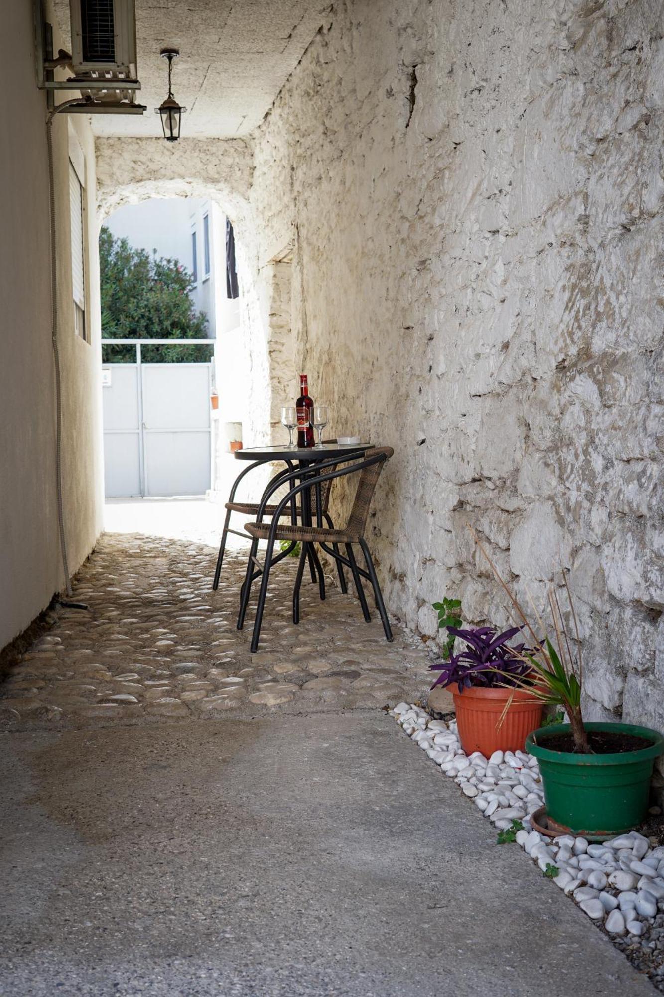 Studio Ada Mostar Luaran gambar